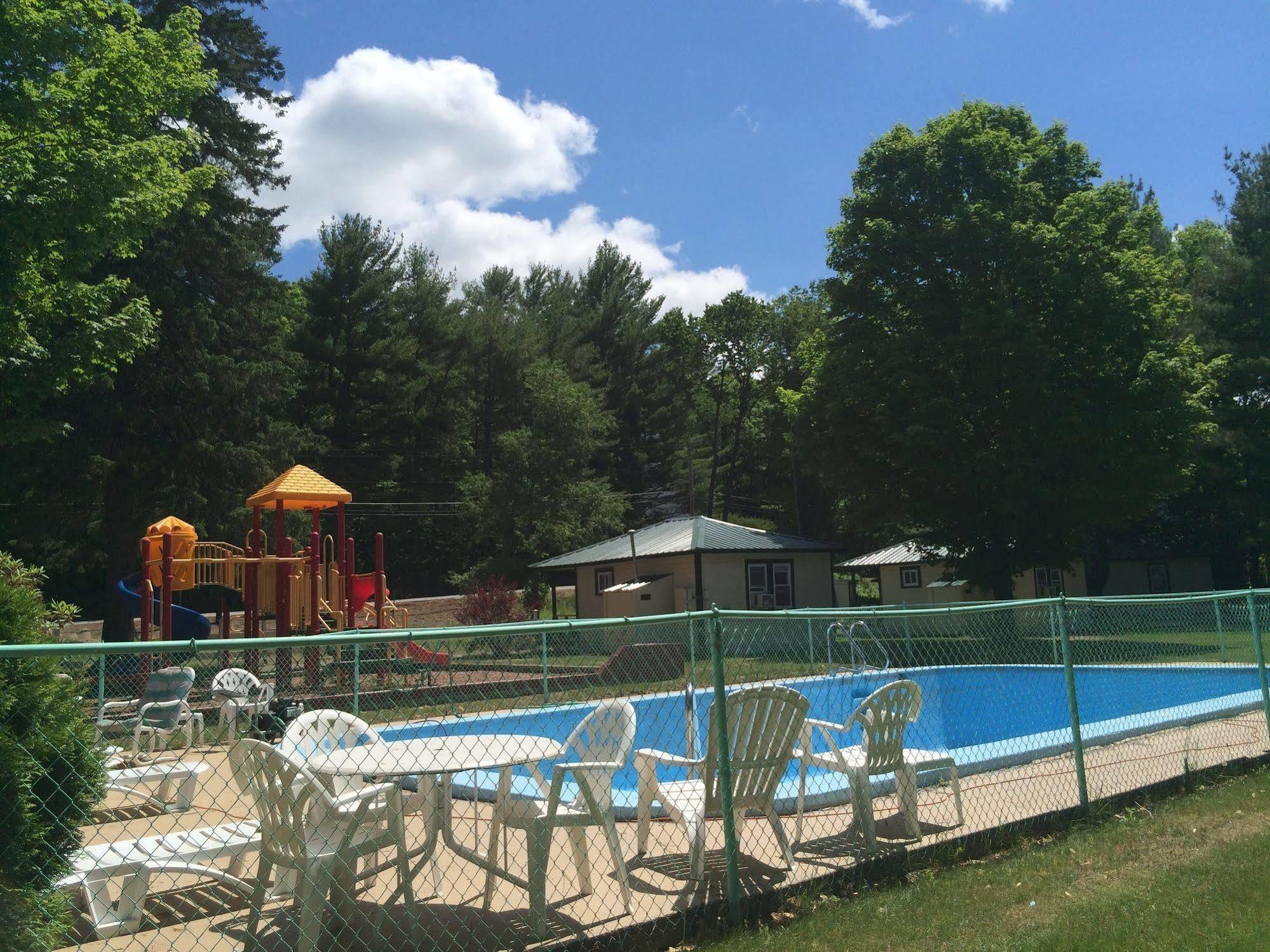 Perry'S Motel And Cottages 노스콘웨이 외부 사진